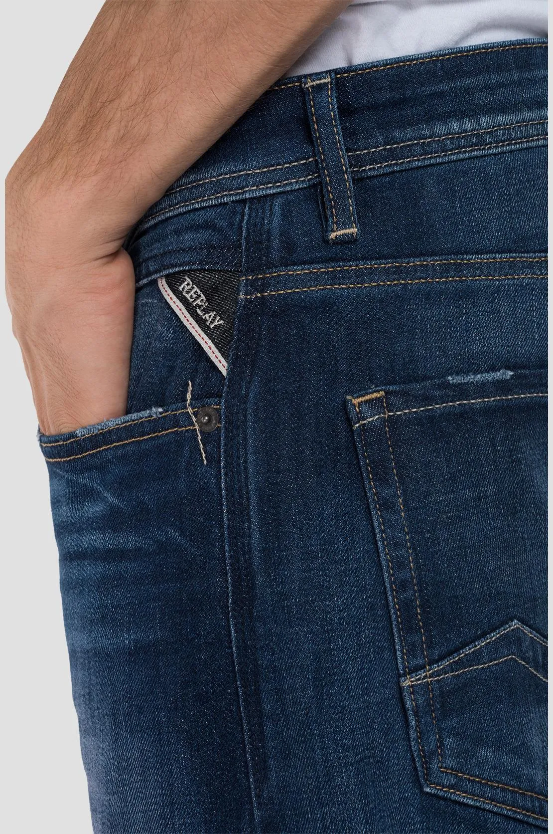 ID20393-Replay Rocco Mid Wash Jean